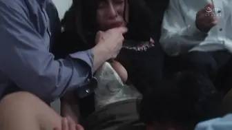 JUR-272 [中文字幕]戴绿帽、穿刺、轮奸——请狠狠地玷污我心爱的妻子 #上羽絢 #上羽珣